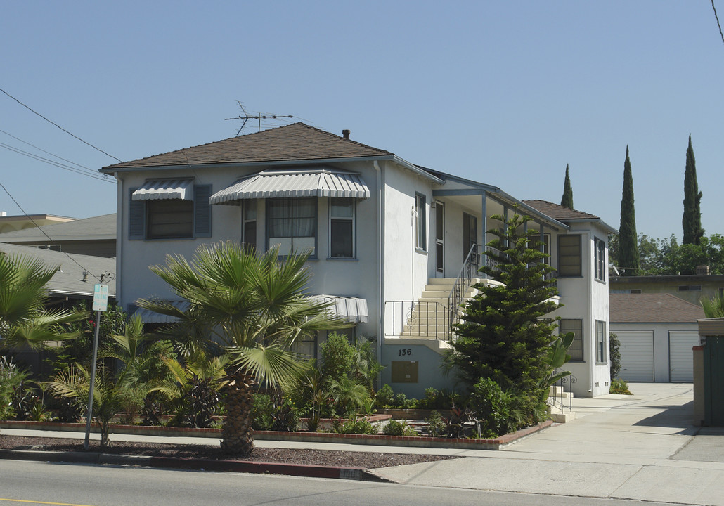 136 S Del Mar Ave in San Gabriel, CA - Foto de edificio