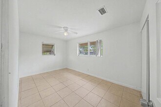 301 SE 21st Ave in Boynton Beach, FL - Foto de edificio - Building Photo