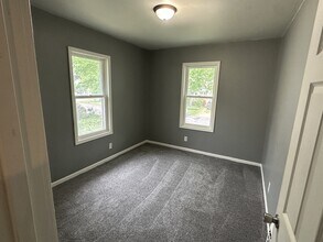 2221 N Ellis St in Peoria, IL - Building Photo - Building Photo
