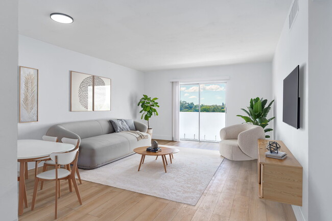 Lakeshore Presidential Apartments in Miami, FL - Foto de edificio - Building Photo