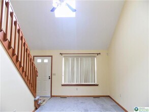 2733 Victoria Ln in Easton, PA - Building Photo - Building Photo