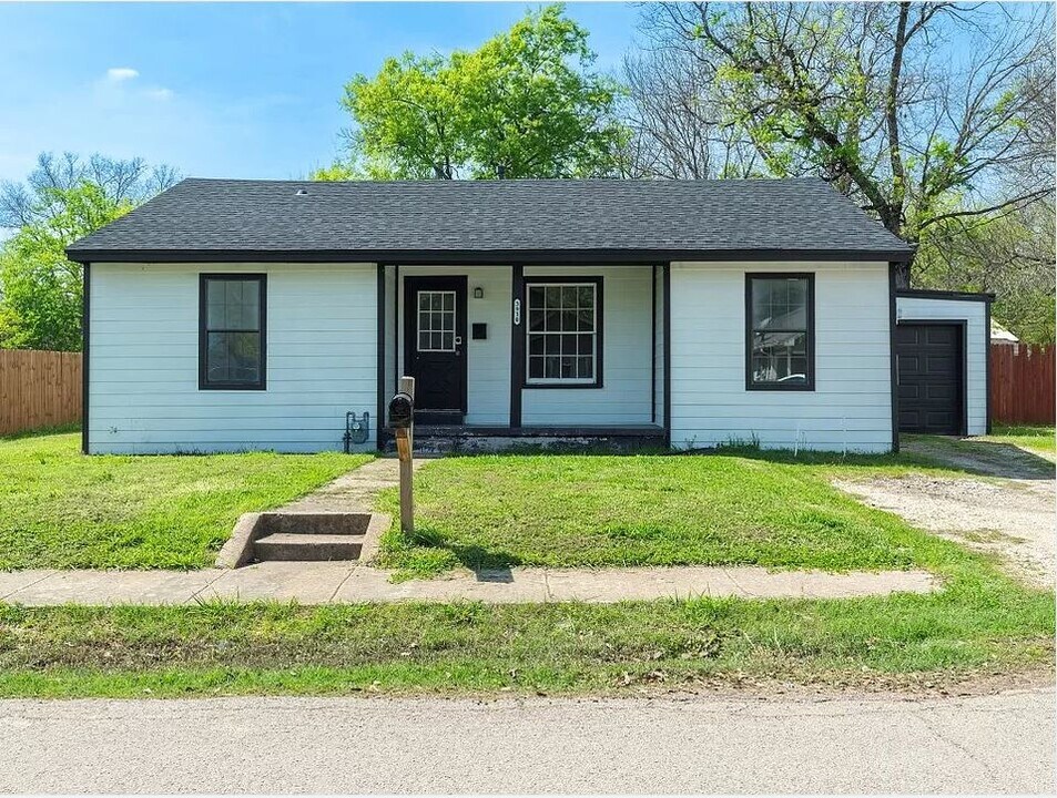 3910 Henderson St in Greenville, TX - Building Photo