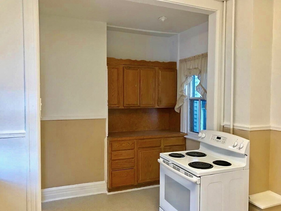 472 Hudson Ave-Unit -Room 4F in Albany, NY - Foto de edificio