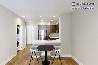 7400 Center Ave in Huntington Beach, CA - Foto de edificio - Building Photo