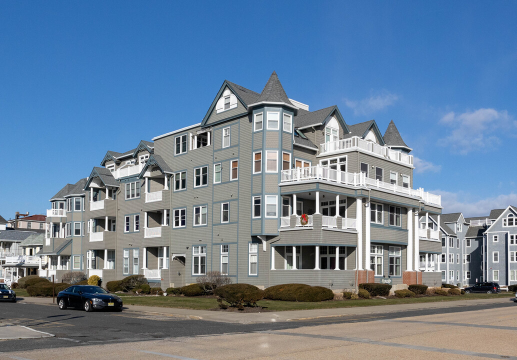 4 Ocean Ave in Ocean Grove, NJ - Building Photo