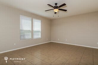 11938 Silent Cyn, Unit 1 in San Antonio, TX - Foto de edificio - Building Photo