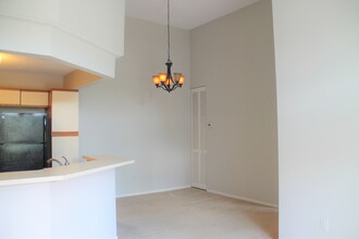 11741 Summerchase Cir in Reston, VA - Building Photo - Building Photo