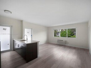 1525 Michigan Ave-Unit -7 in Miami Beach, FL - Building Photo - Building Photo