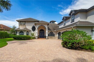 649 Bow Line Dr in Naples, FL - Building Photo