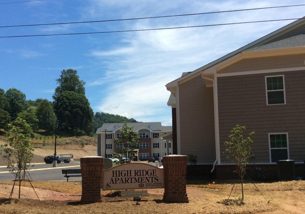 High Ridge in Sylva, NC - Foto de edificio