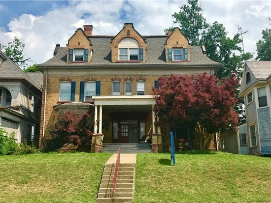 215 E Lincoln Ave in New Castle, PA - Foto de edificio