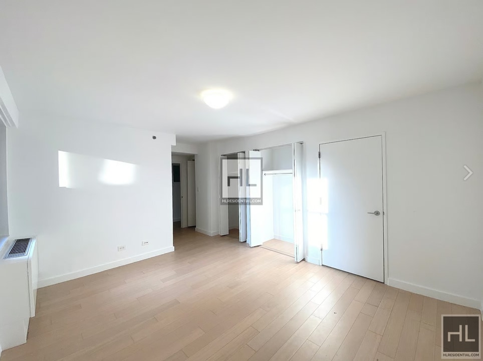 STUNNING LUXURY 4 BED IN PRIME MURRAY HILL in New York, NY - Building Photo