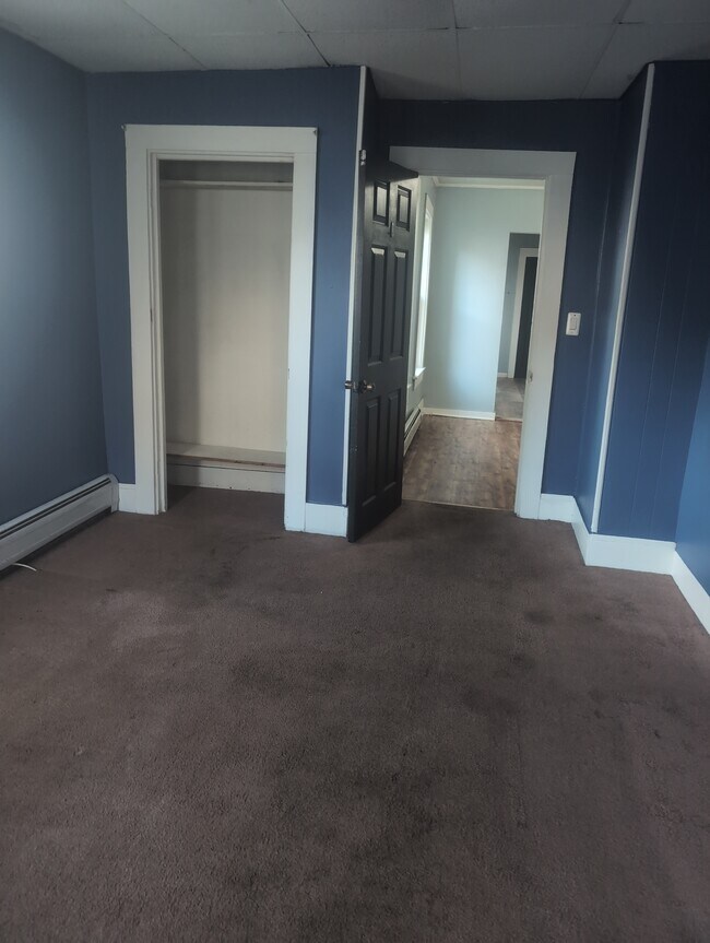 367 Spruce St, Unit Apt 1 in Manchester, NH - Building Photo - Building Photo