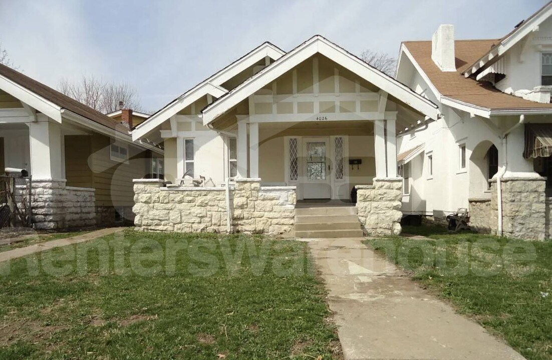 6841 Walrond Ave in Kansas City, MO - Building Photo