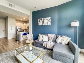 310 N Malcolm X Blvd in Dallas, TX - Building Photo - Building Photo