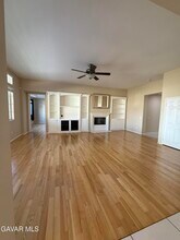 1233 Wellington Dr in Palmdale, CA - Foto de edificio - Building Photo