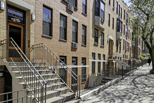 Manhattan Valley Townhouse in New York, NY - Foto de edificio - Building Photo