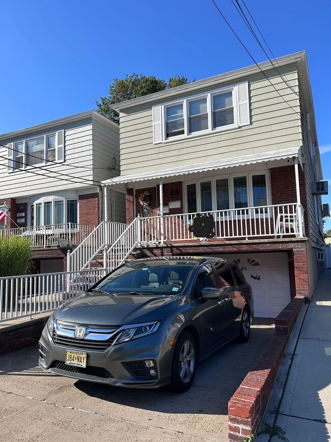 property at 21 W 6th St