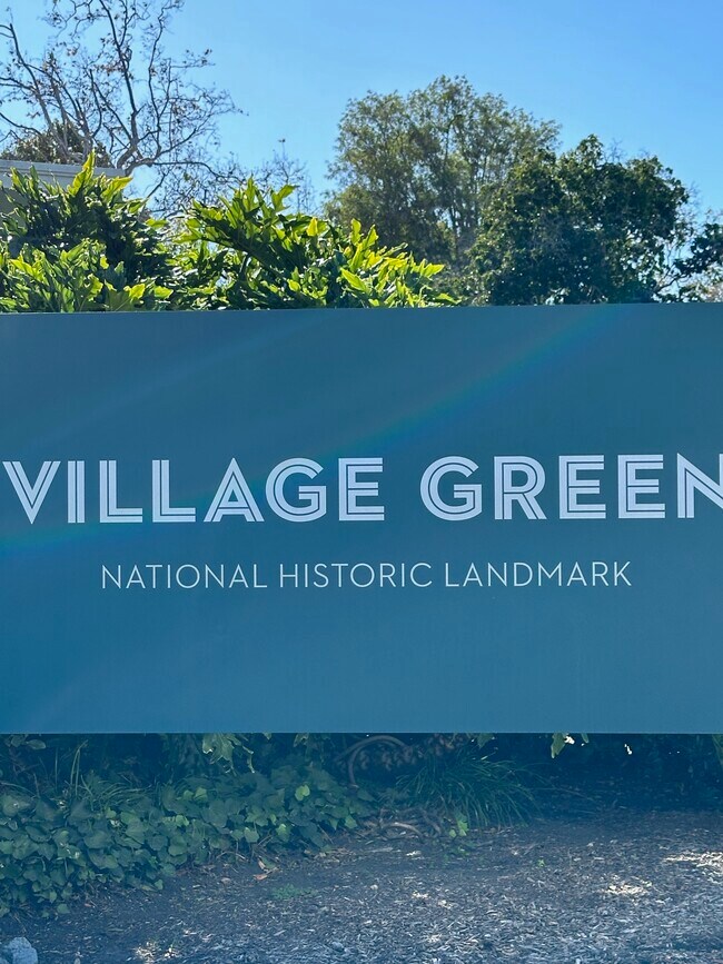 5271 Village Grn in Los Angeles, CA - Building Photo - Building Photo