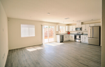 2129 Shady Tree Cir in Roseville, CA - Building Photo - Building Photo