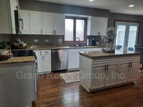1565 Old Barn Cir in Libertyville, IL - Building Photo - Building Photo