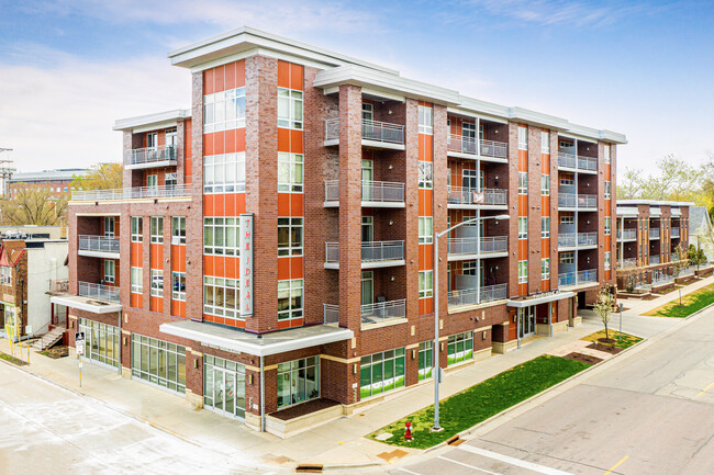 The Ideal in Madison, WI - Foto de edificio - Building Photo