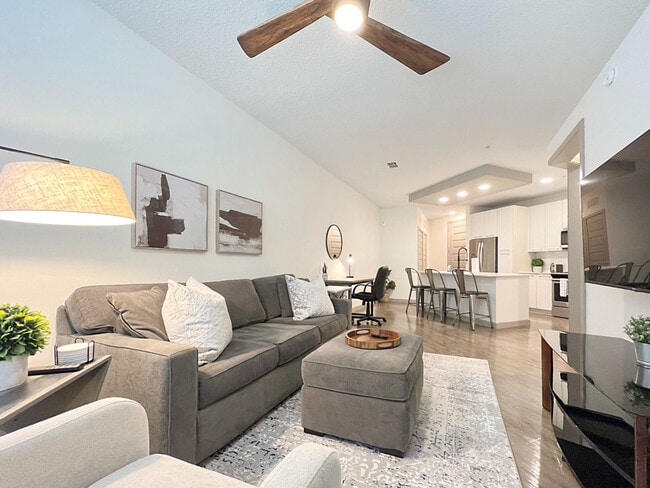 7616 W Courtney Campbell Cswy in Tampa, FL - Building Photo - Building Photo