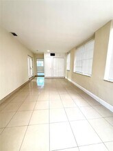 4190 NW 45th St in Lauderdale Lakes, FL - Foto de edificio - Building Photo