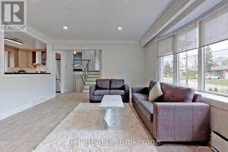 9 Silverview Dr in Toronto, ON - Building Photo - Building Photo