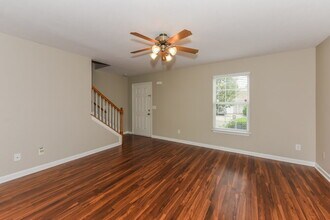 143 Howard Woody Dr in La Vergne, TN - Foto de edificio - Building Photo