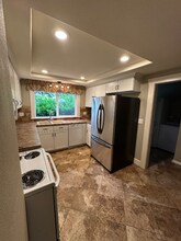 2732 SE 101st Ave in Portland, OR - Building Photo - Building Photo