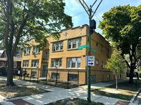 2056 N Kilpatrick Ave in Chicago, IL - Building Photo