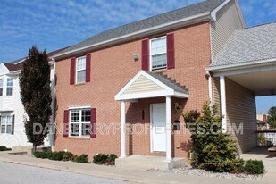 1107 N Byrne Rd in Toledo, OH - Building Photo