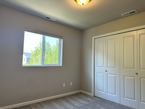 21743 SW Berkshire Terrace in Sherwood, OR - Foto de edificio - Building Photo