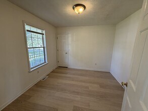 304 Clearlake Ct in La Vergne, TN - Building Photo - Building Photo