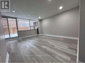 4062 Lawrence Ave E in Toronto, ON - Building Photo - Building Photo