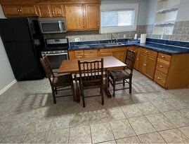 21 Throop Ave, Unit 1 in New Brunswick, NJ - Building Photo