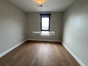 16 Central St, Unit F in Somerville, MA - Building Photo - Building Photo