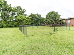 Buccaneer Court in Johnson City, TN - Building Photo - Building Photo