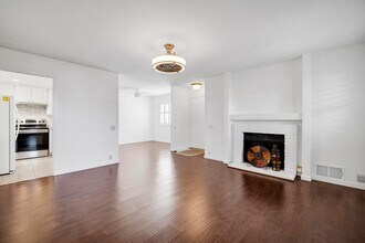 2280 Hurley Way in Sacramento, CA - Building Photo - Building Photo