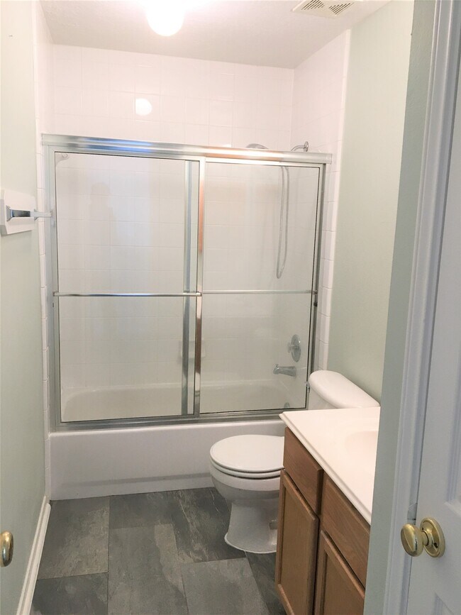 7510 Danehill Dr in Spring, TX - Foto de edificio - Building Photo