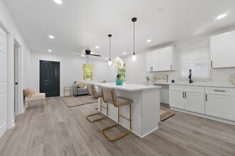 3192 Oakcliff Rd NW in Atlanta, GA - Building Photo - Building Photo