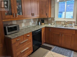 219 Southwood Dr in Kitchener, ON - Building Photo - Building Photo
