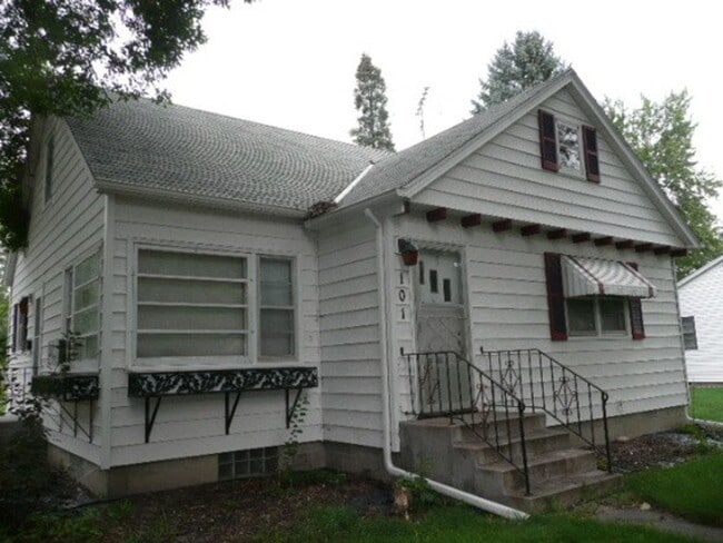 property at 101 4th St SE