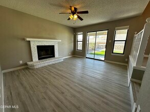 11662 Clear Lake Cir in El Paso, TX - Building Photo - Building Photo