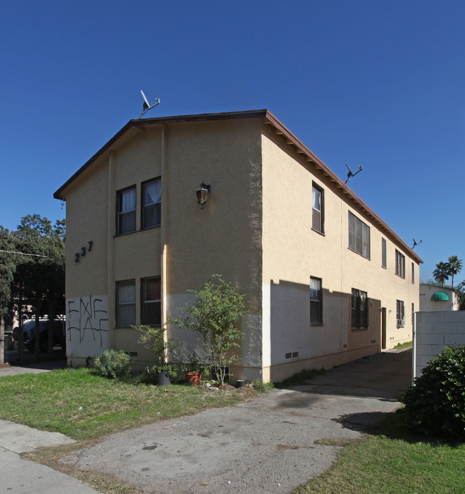 237 Avenue 55 in Los Angeles, CA - Foto de edificio