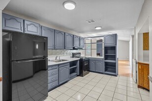 12 Country Ln in Florissant, MO - Building Photo
