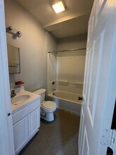 1057 E Main St, Unit 11 in Bridgeport, CT - Building Photo - Building Photo