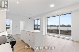 4365 Bloor St W in Toronto, ON - Building Photo