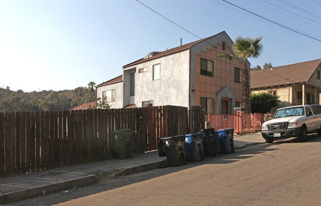 518 Casanova St in Los Angeles, CA - Foto de edificio - Building Photo